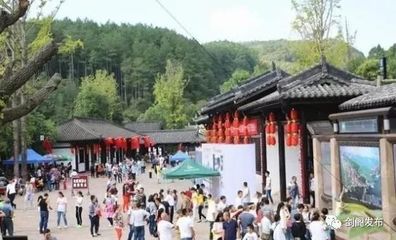 劍閣世紀(jì)華聯(lián)攜手劍門(mén)關(guān)景區(qū)，國(guó)慶旅游服務(wù)周到有序，只待您來(lái)！